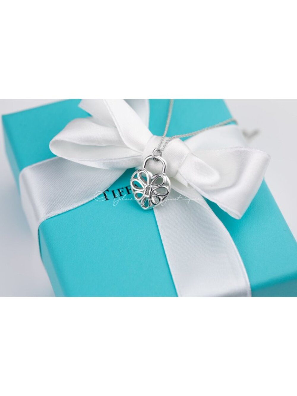 Tiffany & Co. Heart Necklace Filigree Heart Lock Pendant in Silver - Picture 4 of 7